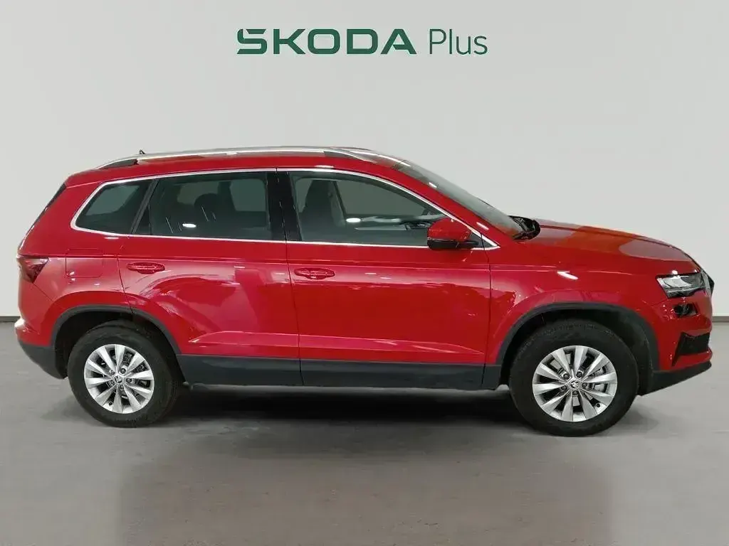 Usado Skoda Karoq Ambition 110 CV (80 kW) 2022 Rojo SUV