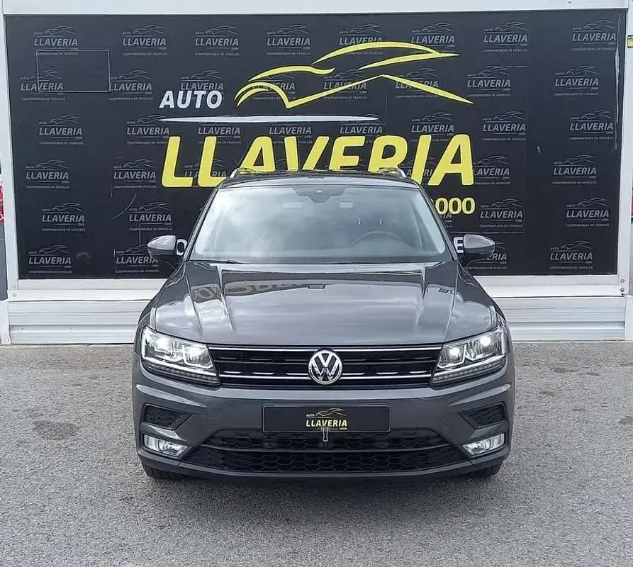 Usado VW Tiguan Sport 150 CV (110 kW) 2017 Gris SUV