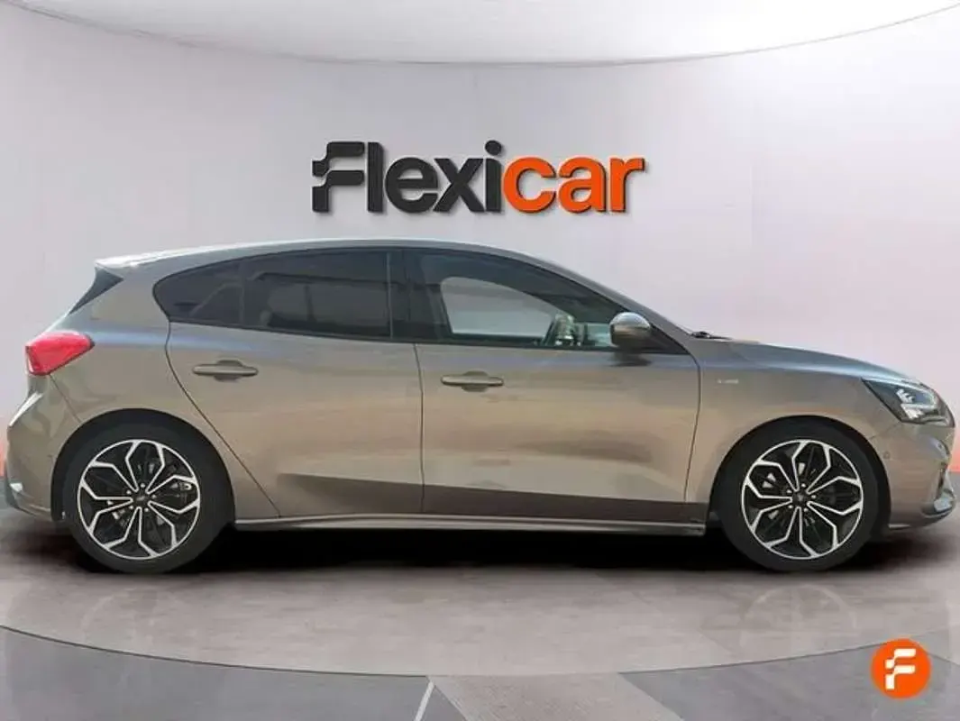 Usado Ford Focus ST-Line 120 CV (88 kW) 2018 Beige Utilitario