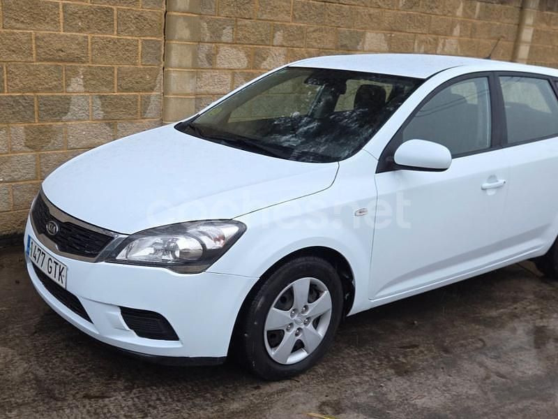 Blanco Usado 2011 Kia Ceed Utilitario | 4999 € (Buen precio) - Imagen 1/4