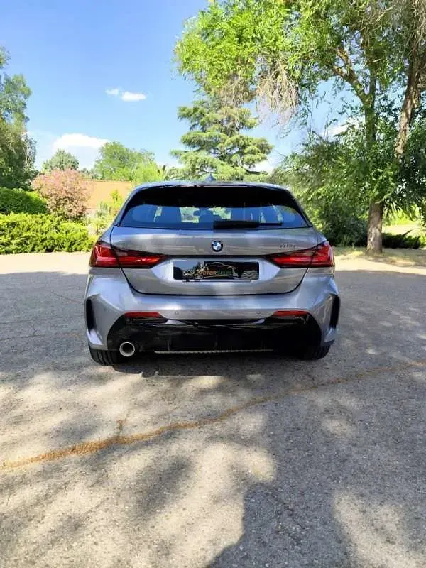 Usado BMW 116 M Sport 136 CV (100 kW) 2024 Gris Utilitario