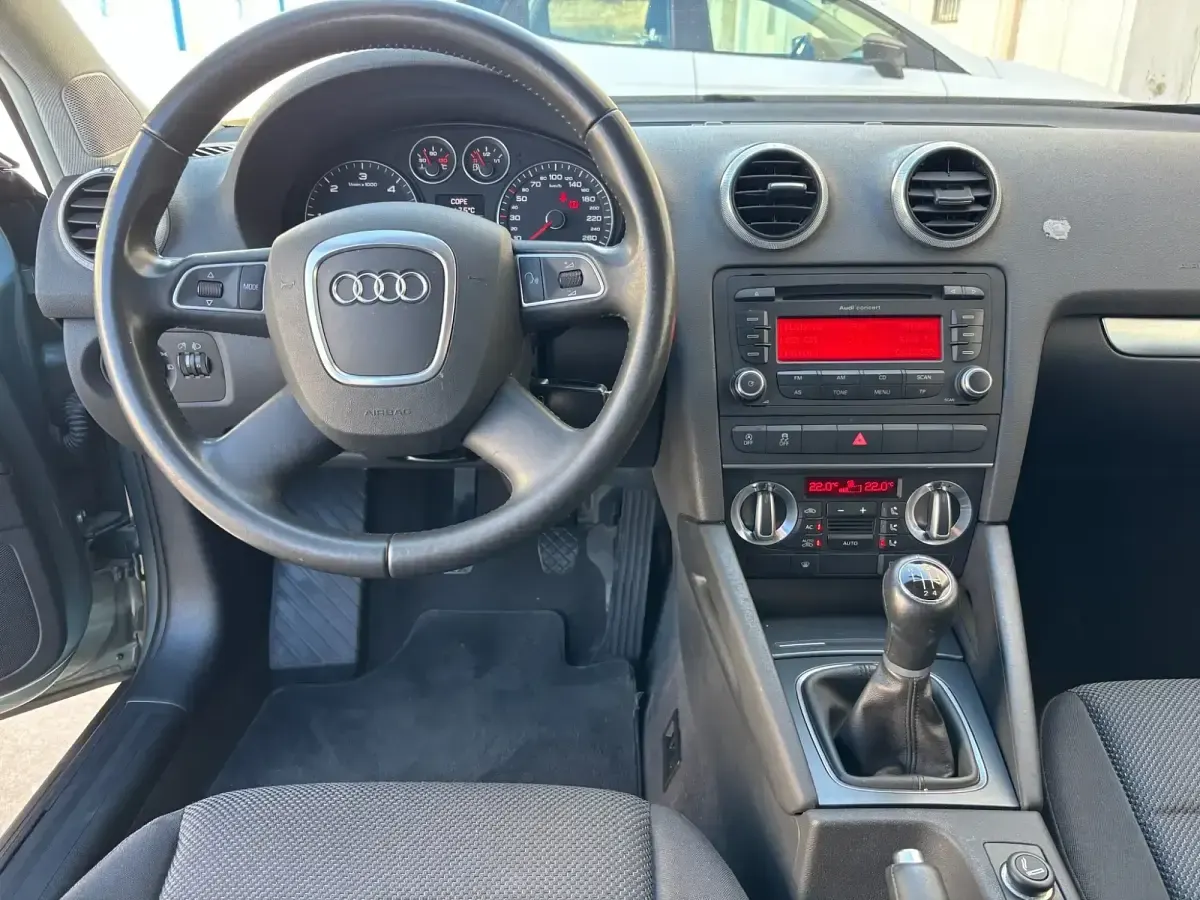 Usado Audi A3 Ambition 105 CV (77 kW) 2010 Gris Utilitario