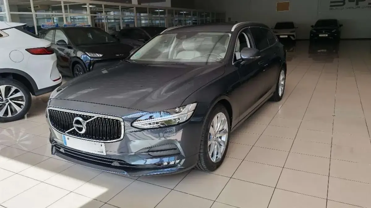 Käytetty Volvo V90 Business Edition 190 HP (139 kW) 2020 Sininen Farmari