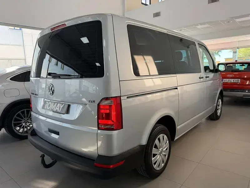 Usado VW Caravelle Comfortline 150 CV (110 kW) 2016 Gris / plata Van