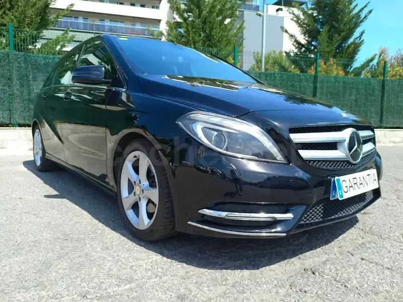 Usado Mercedes B180 109 CV (80 kW) 2013 Negro Monovolumen