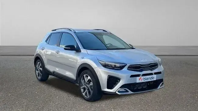 Usado Kia Stonic GT-Line 100 HP (73 kW) 2024 Cinzento SUV