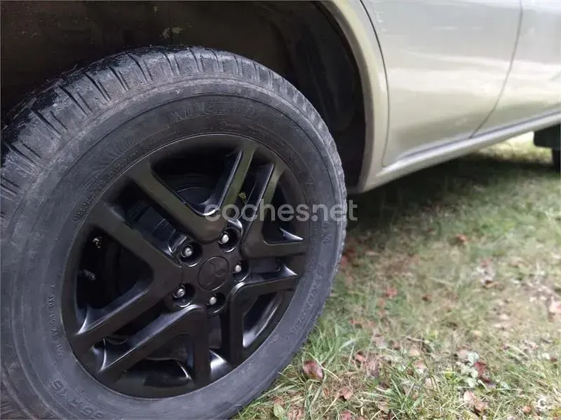 Usado Mitsubishi Montero Plus 114 CV (83 kW) 2002 Gris / plata SUV