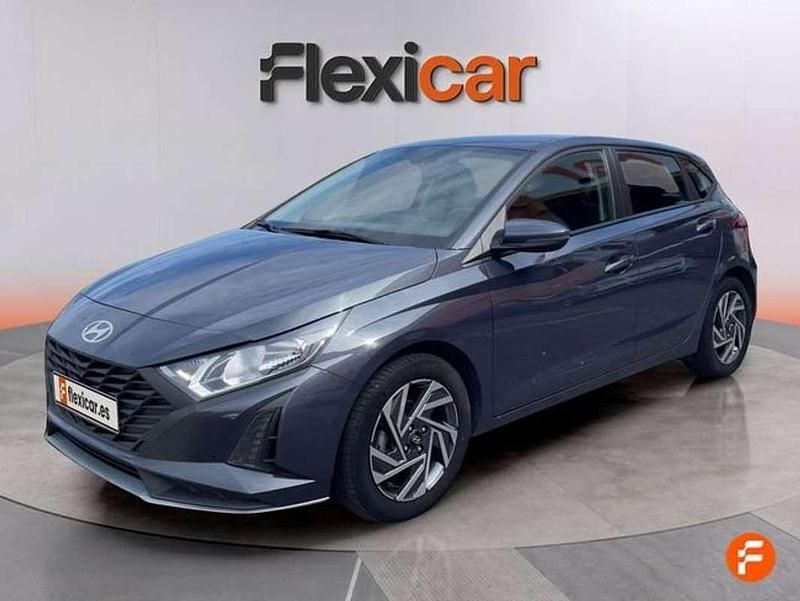Usado Hyundai i20 84 CV (61 kW) 2024 Gris Utilitario