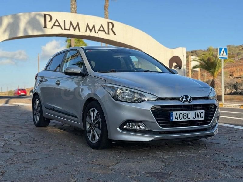 Usado Hyundai i20 Active 120 CV (88 kW) 2016 Gris / plata Berlina