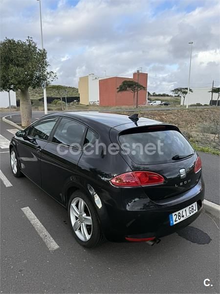 Usado Seat Leon Stylance 125 CV (91 kW) 2008 Negro Utilitario