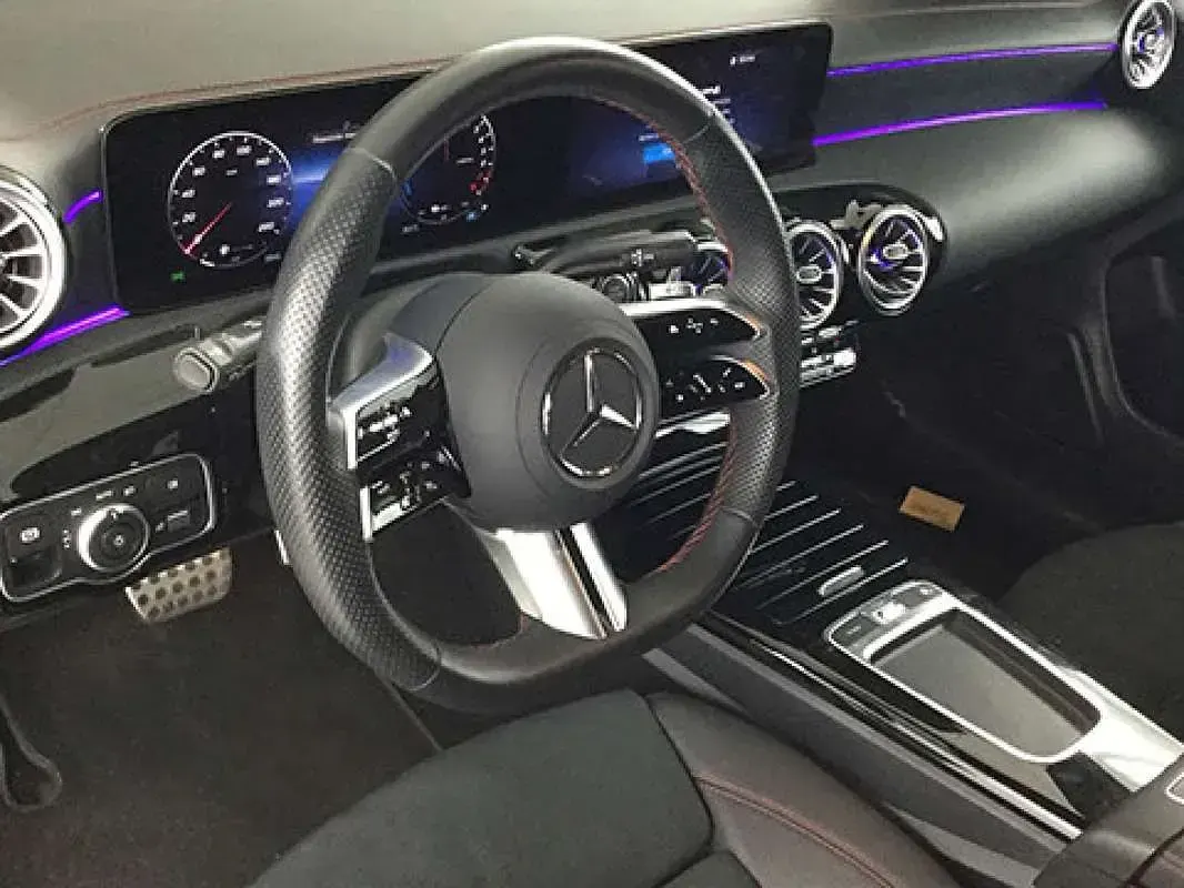 Usado Mercedes CLA250e 218 CV (160 kW) 2025 Plateado Coupe