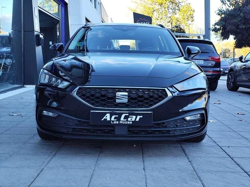 Usado Seat Leon Style 109 CV (80 kW) 2022 Negro Familiar