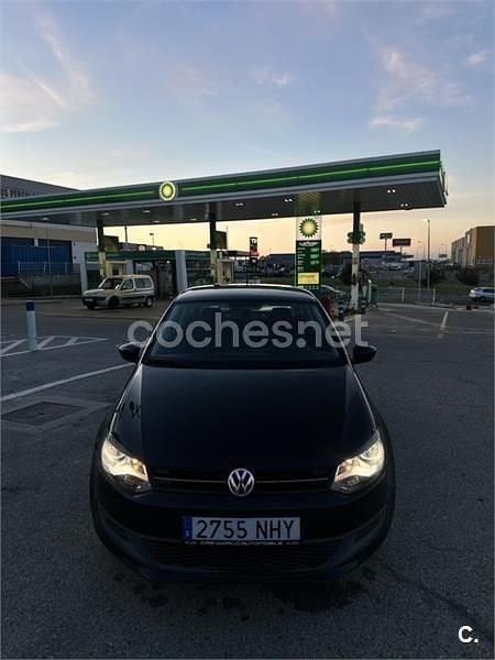 Usado VW Polo Advance 70 CV (51 kW) 2012 Negro Utilitario