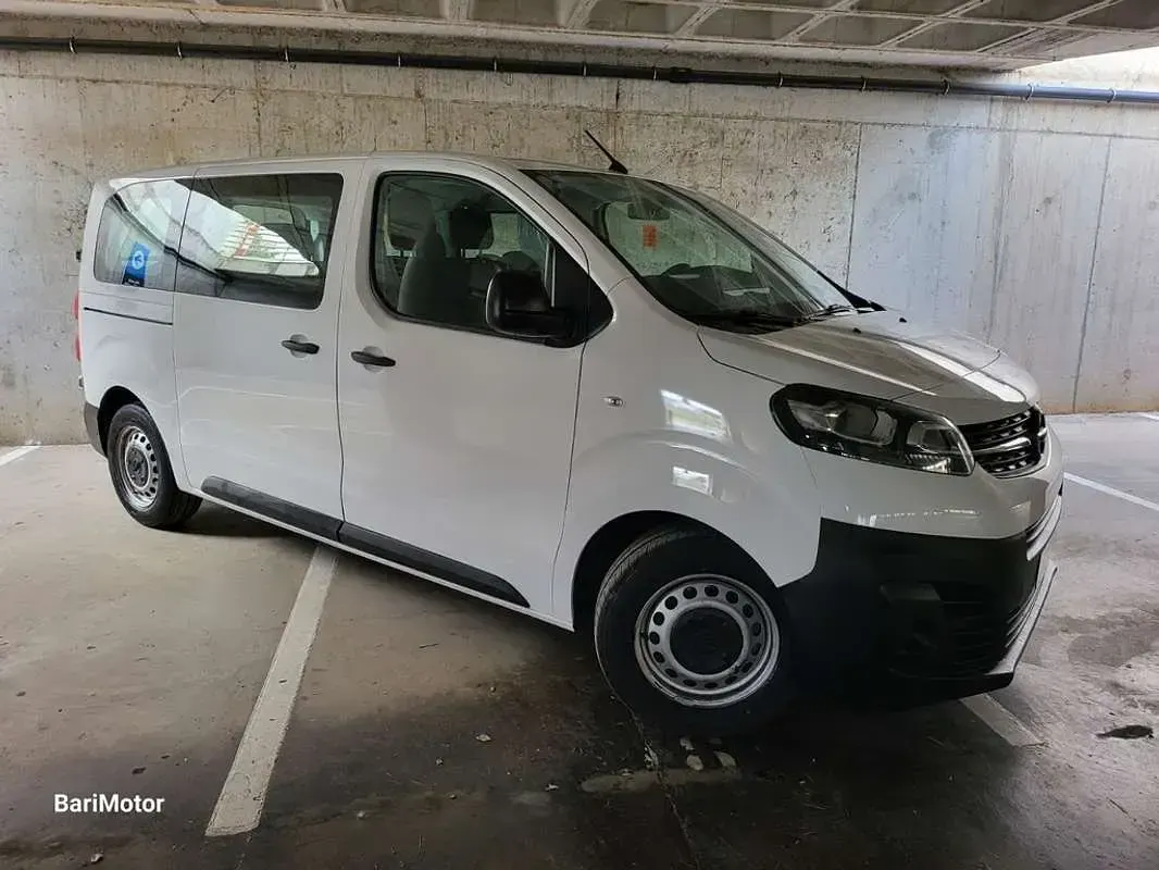 Usado Opel Zafira Life Business Edition 120 CV (88 kW) 2021 Blanco Monovolumen