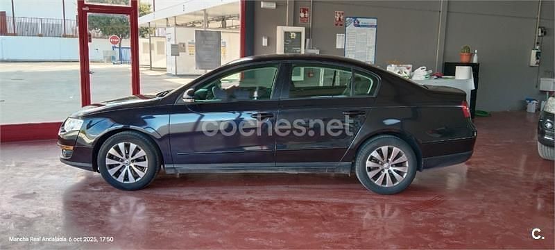 Negro Usado 2009 VW Passat Trendline Berlina | 7500 € (Un poco caro) - Imagen 1/4