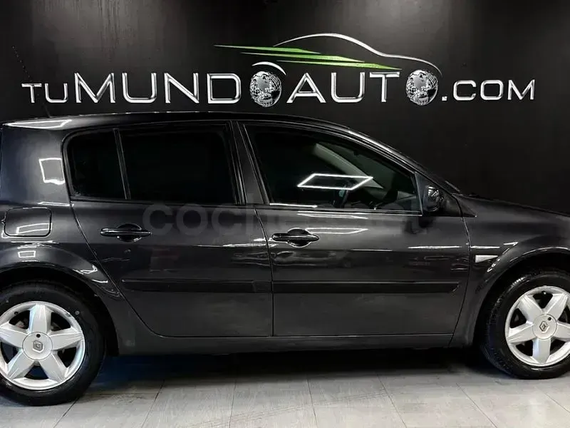 Usado Renault Mégane Extreme 105 CV (77 kW) 2008 Gris / plata Berlina