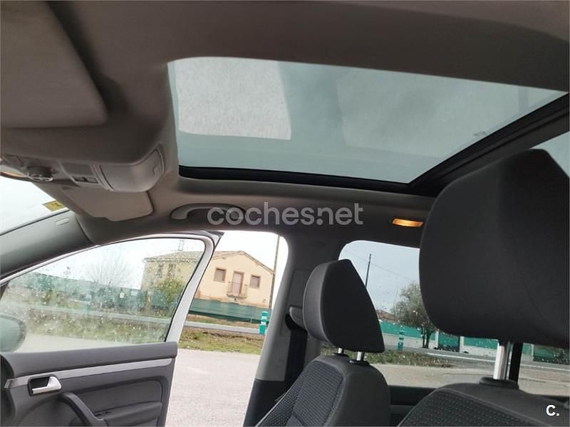 Usado VW Touran Sport 140 CV (102 kW) 2011 Blanco Monovolumen