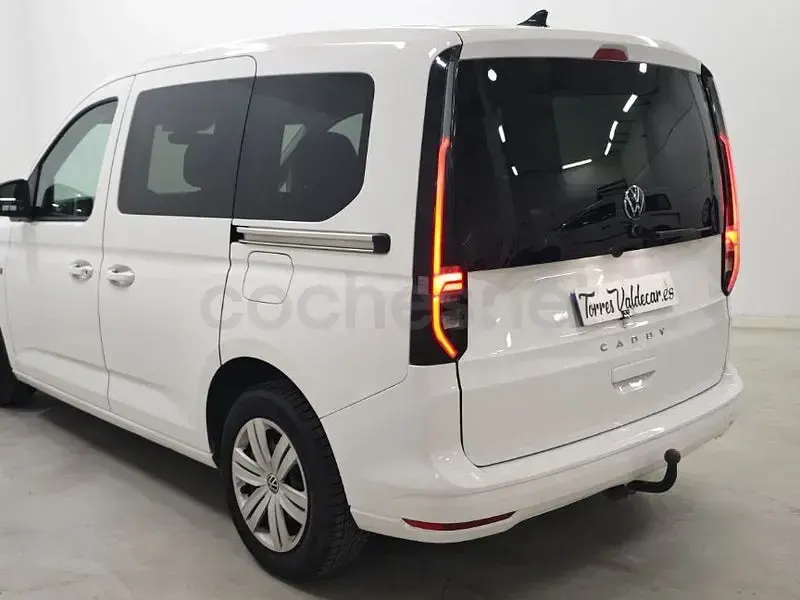 Usado VW Caddy Trendline 102 CV (75 kW) 2021 Blanco Monovolumen
