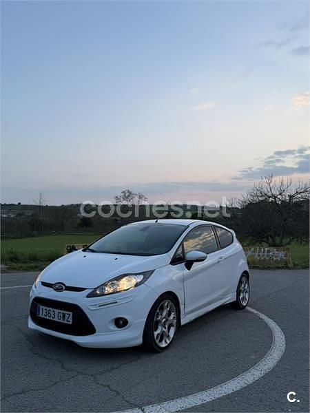 Usado Ford Fiesta Sport 90 CV (66 kW) 2010 Blanco Berlina