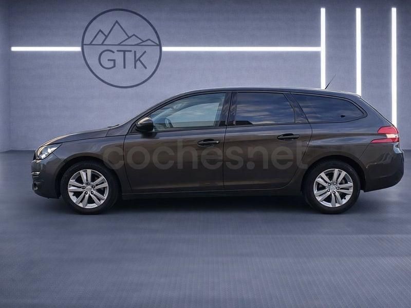 Usado Peugeot 308 Style 100 CV (73 kW) 2015 Gris / plata Berlina