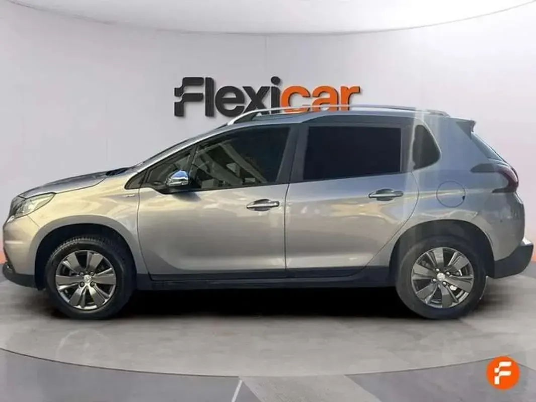 Usado Peugeot 2008 Style 82 CV (60 kW) 2018 Gris SUV