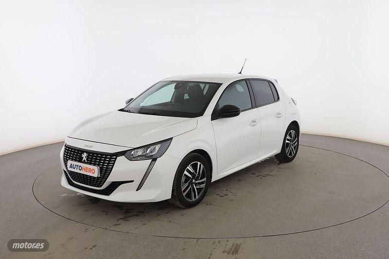 Blanco Usado 2022 Peugeot 208 Allure Utilitario | 13.799 € (Precio justo) - Imagen 1/3
