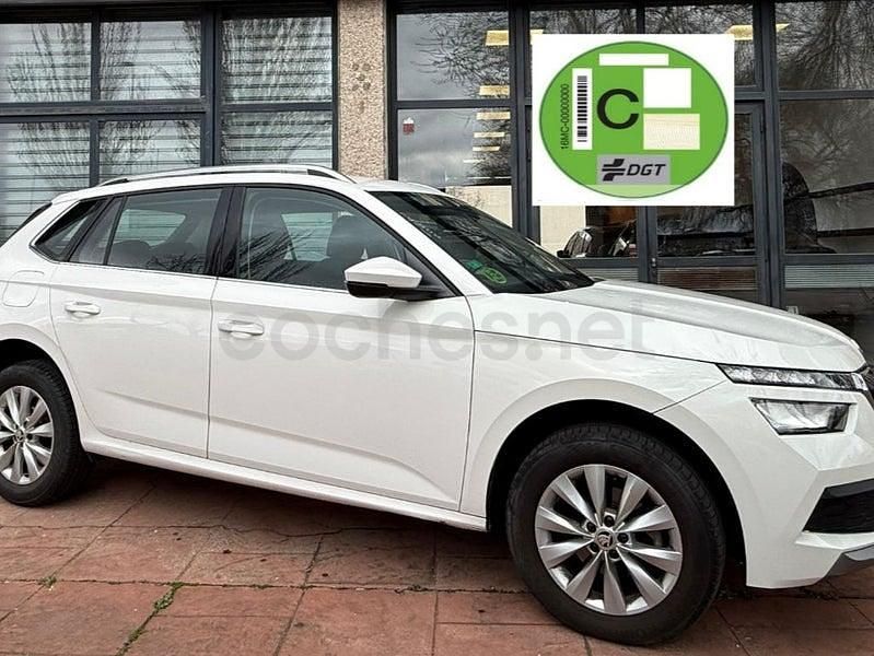 Usado Skoda Kamiq Ambition 110 CV (80 kW) 2021 Blanco SUV