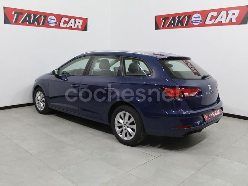 Usado Seat Leon Style 115 CV (84 kW) 2017 Azul Familiar