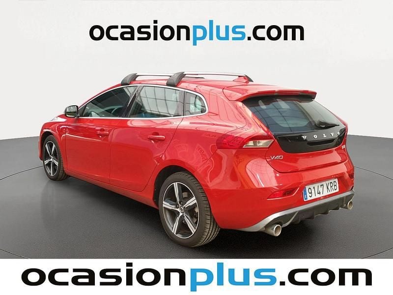 Begagnad Volvo V40 R-Design Momentum 152 HK (111 kW) 2018 Röd Halvkombi