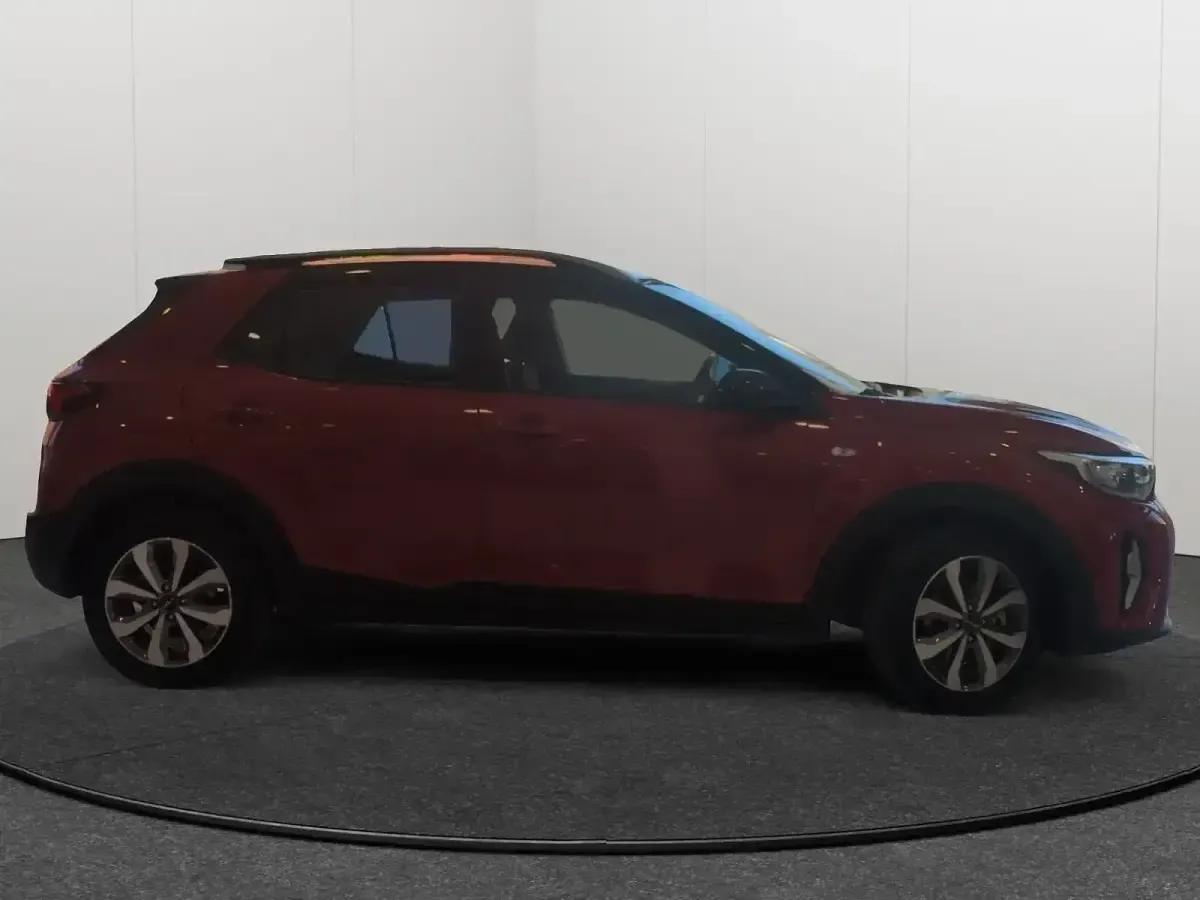 Usado Kia Stonic 84 CV (61 kW) 2022 Rojo SUV