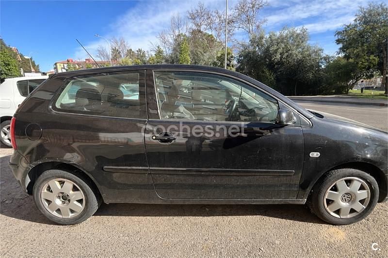 Usado VW Polo Highline 75 CV (55 kW) 2003 Negro Berlina