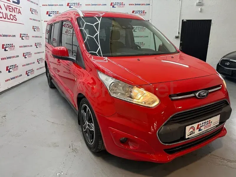 Usado Ford Grand Tourneo Connect Titanium 120 CV (88 kW) 2015 Rojo Monovolumen