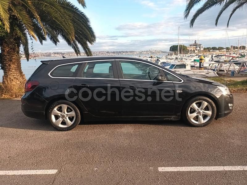 Negro Usado 2012 Opel Astra Selective Familiar | 5490 € (Precio justo) - Imagen 1/3