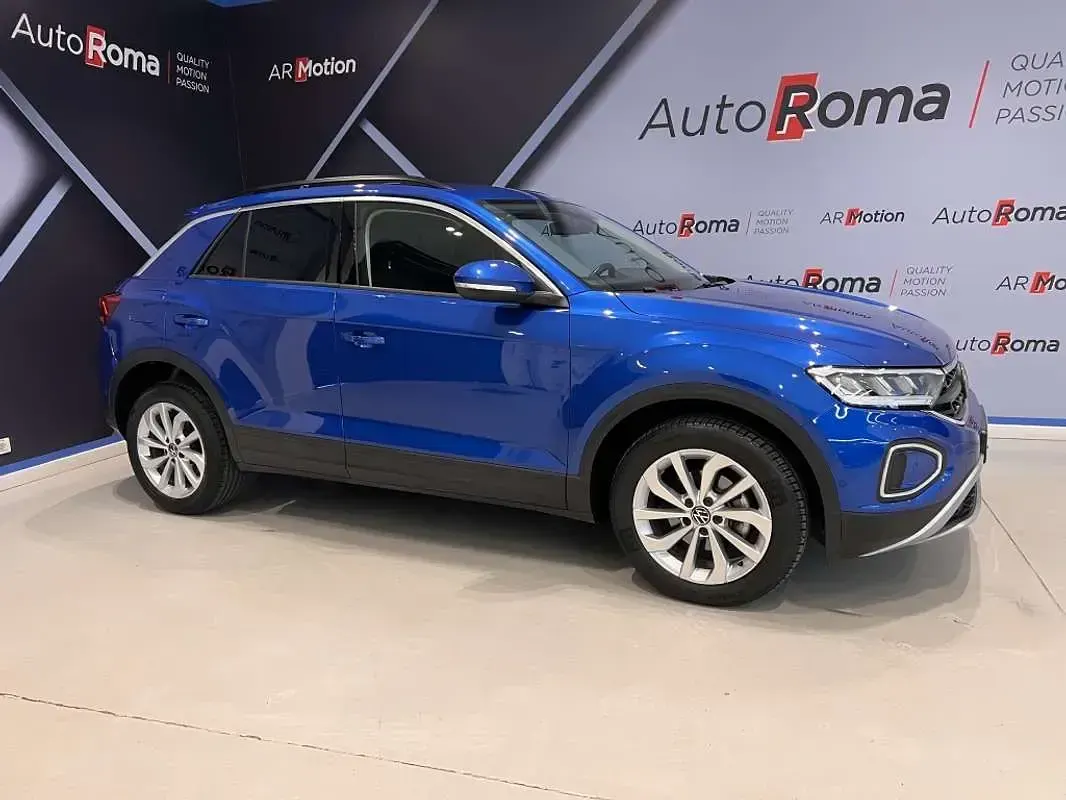 Begagnad VW T-Roc Life 150 HK (110 kW) 2023 Blå SUV