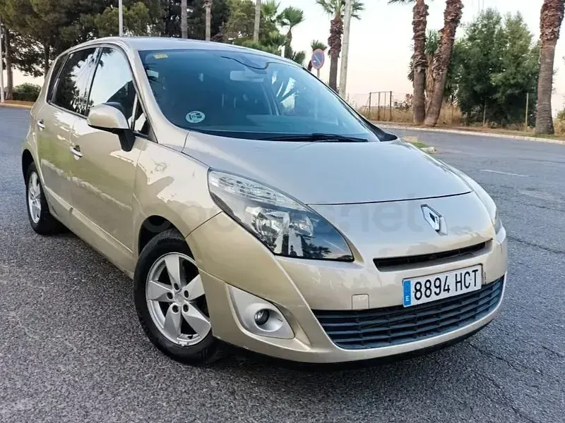 Usado Renault Scénic Dynamique 110 CV (80 kW) 2011 Beige Monovolumen