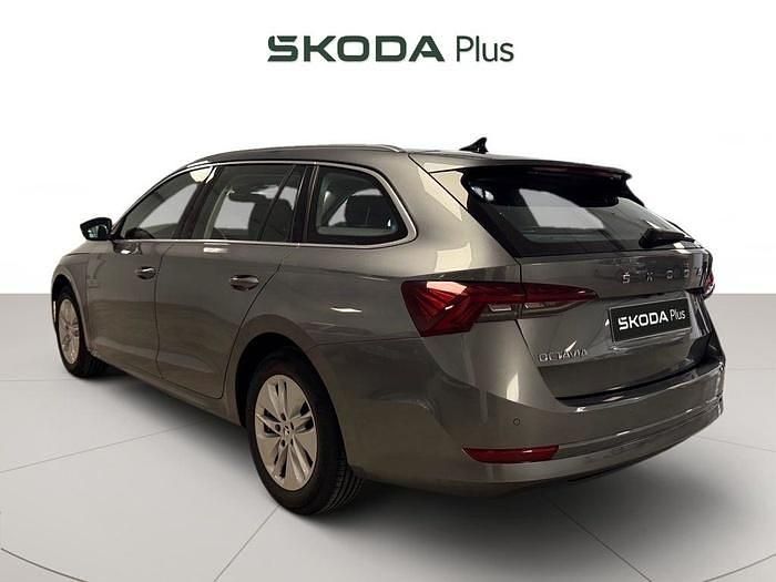 Gris Usado 2024 Skoda Octavia Ambition Familiar | 27.540 € (Buen precio) - Imagen 1/4