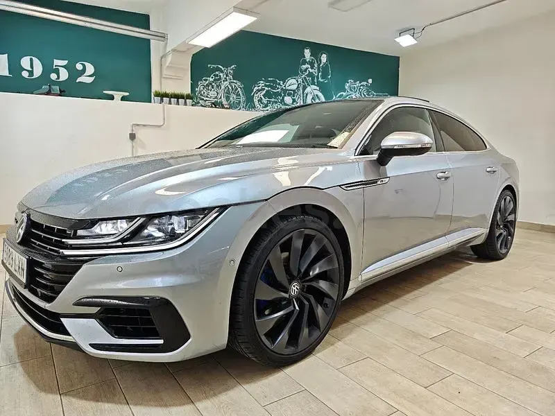 Usado VW Arteon R-line 200 CV (147 kW) 2020 Gris / plata Familiar