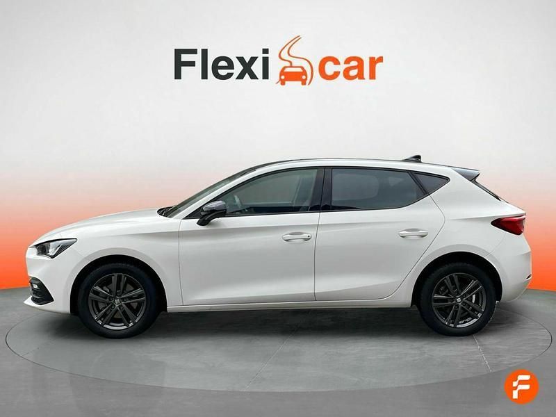 Usado Seat Leon Style 115 CV (84 kW) 2021 Blanco Familiar