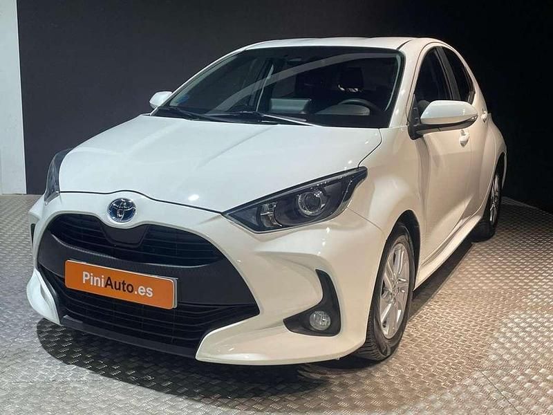 Usado Toyota Yaris Hybrid Active 116 CV (85 kW) 2021 Blanco Utilitario