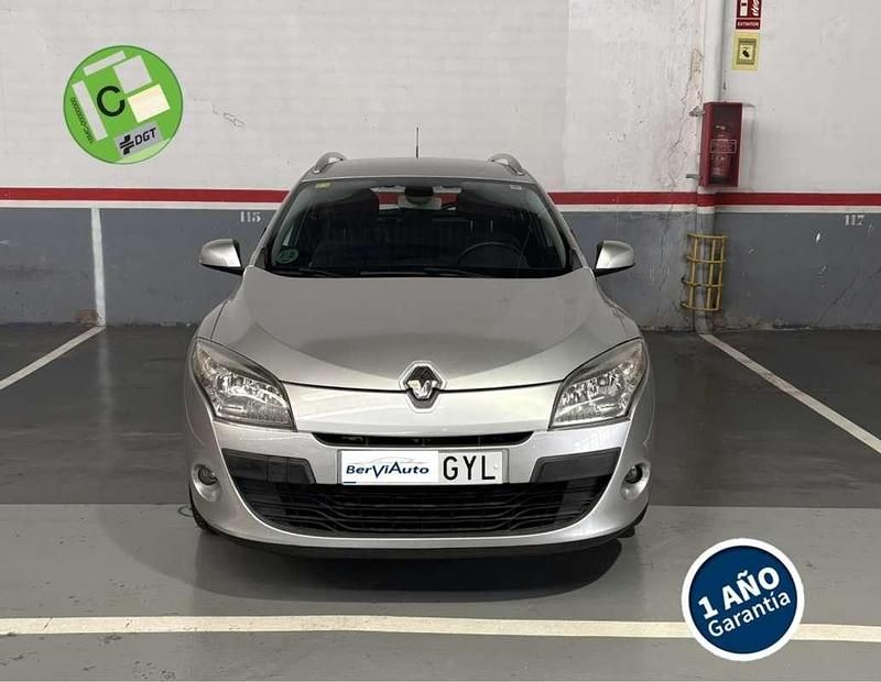 Plateado Usado 2010 Renault Mégane GrandTour Dynamique Familiar | 6850 € (Precio justo) - Imagen 1/4