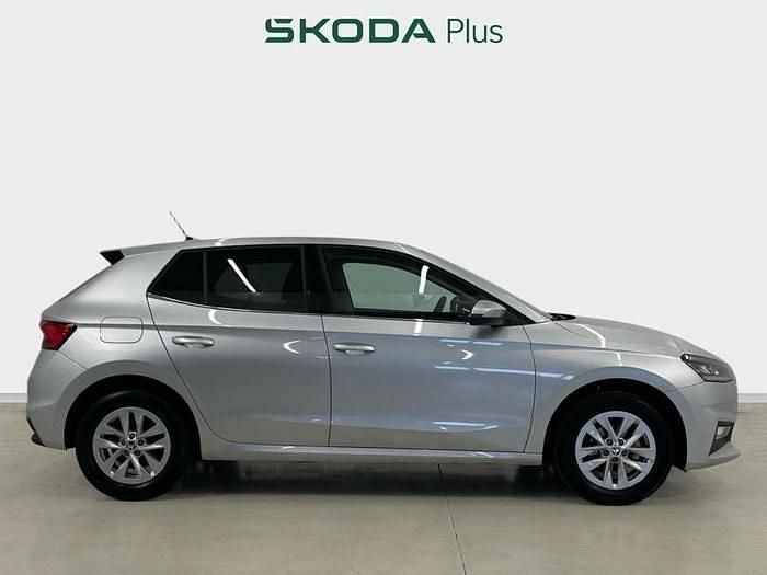 Usado Skoda Fabia Selection 95 CV (69 kW) 2024 Gris plata Utilitario