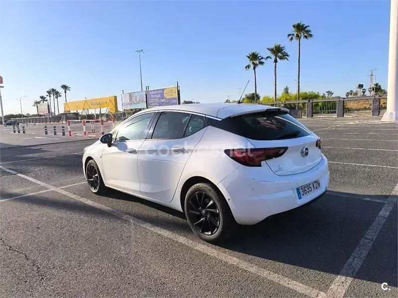 Usado Opel Astra Dynamic 136 CV (100 kW) 2019 Blanco Berlina