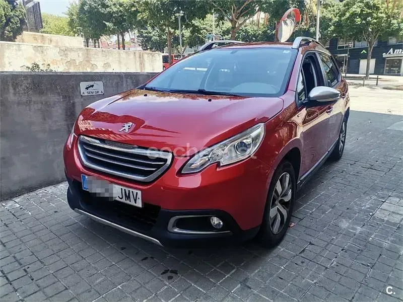 Usado Peugeot 2008 Allure 100 CV (73 kW) 2016 Granate SUV