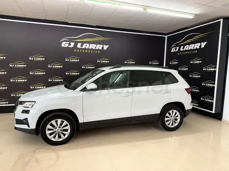 Usado Skoda Karoq Ambition 115 CV (84 kW) 2023 Blanco SUV
