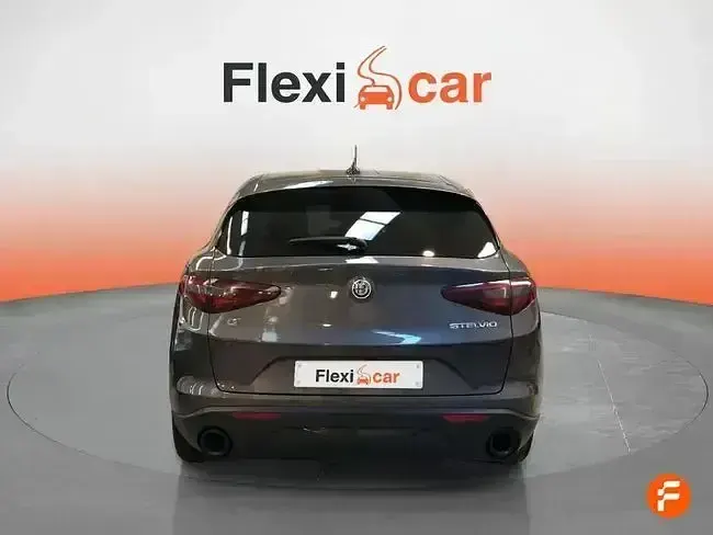 Usado Alfa Romeo Stelvio Sprint 190 CV (139 kW) 2022 Gris SUV