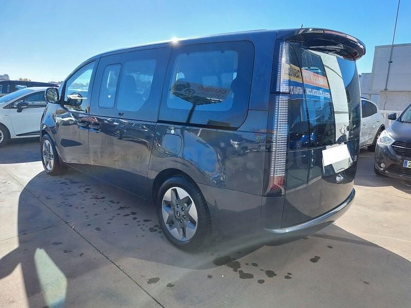 Usado Hyundai Staria 177 CV (130 kW) 2023 Gris / plata Monovolumen