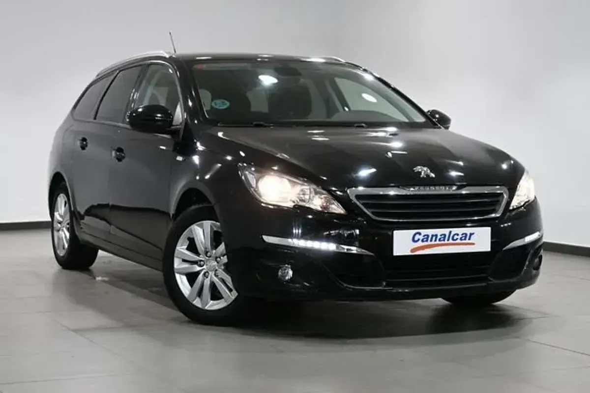 Usado Peugeot 308 SW Style 131 CV (96 kW) 2017 Negro Familiar