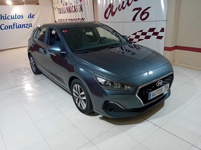 Usado Hyundai i30 95 CV (69 kW) 2021 Gris