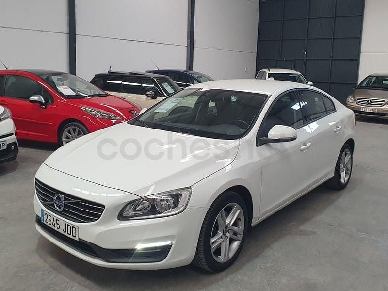 Usado Volvo S60 R-Design Momentum 150 CV (110 kW) 2015 Blanco Berlina