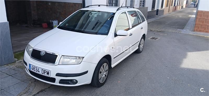Usado Skoda Fabia Tour 75 CV (55 kW) 2005 Blanco Familiar